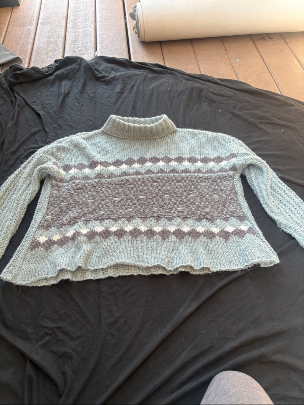Knox Rose Light Gray and Brown Patterned Turtleneck Sweater